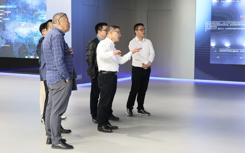 北京化工(gong)大(da)學(xué)王峥教授(shou)訪問亞光進(jin)行産(chan)學(xué)研技(ji)術(shù)交流